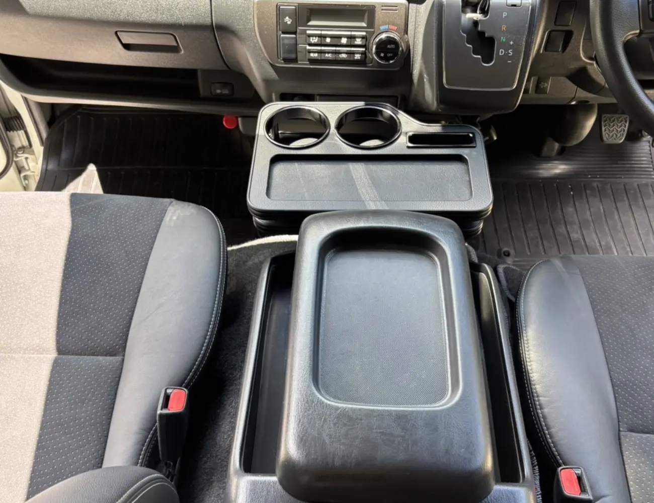 ハイエース専用アディショナルテーブル画像