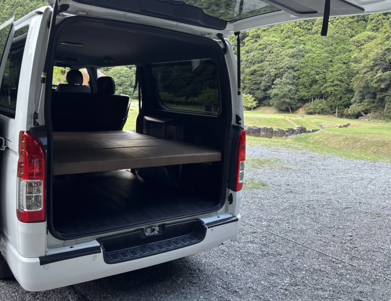 ハイエース専用ベッドキット画像