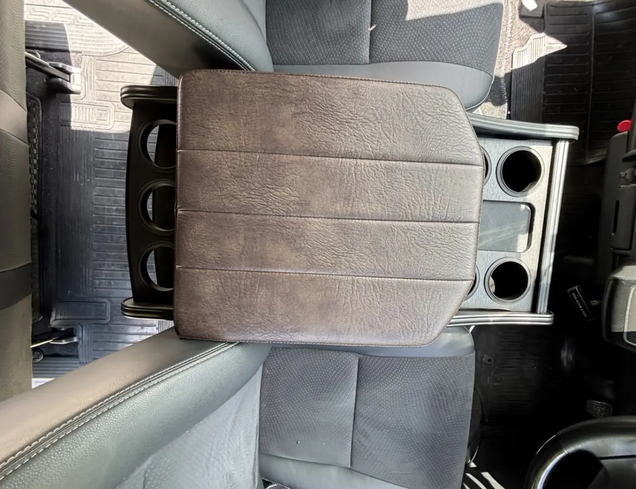 ハイエース専用センターコンソール画像